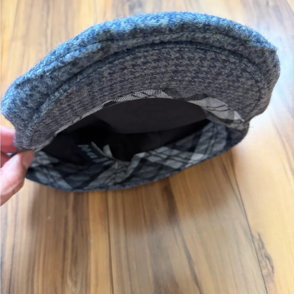 Banana Republic unisex newboy Blue/gray plaid Cap